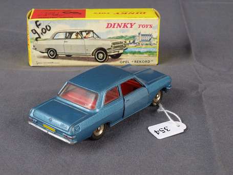 Dinky toys -  Opel Rekord, couleur bleu métalisé -