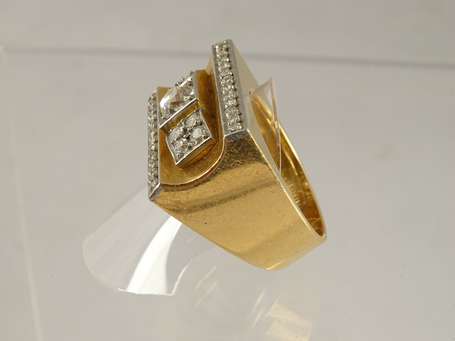 Bague chevalière en or jaune 18K(750°/°°) et 