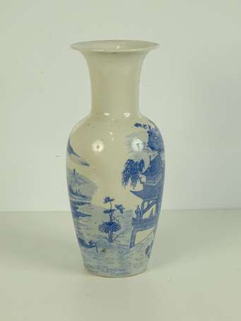 CHINE Vase balustre en porcelaine, décor d'uhn 