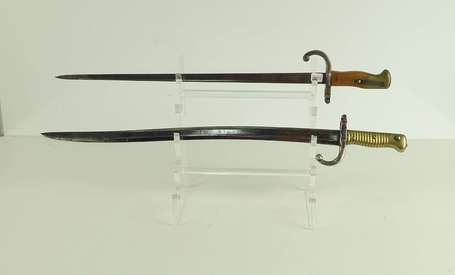 2 Baïonnettes - chassepot datée 1871, bel état, 