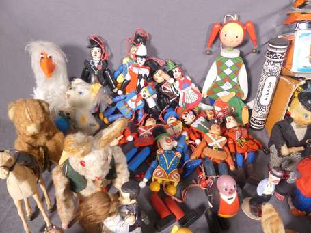 Lot dont figurines pantins en bois - modernes  et 