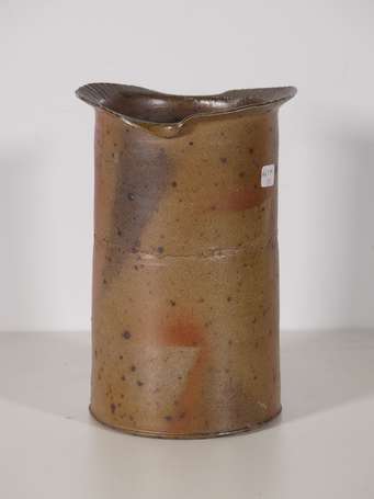 TIFFOCHE Gustave (1930-2011) - Vase en grès brun, 