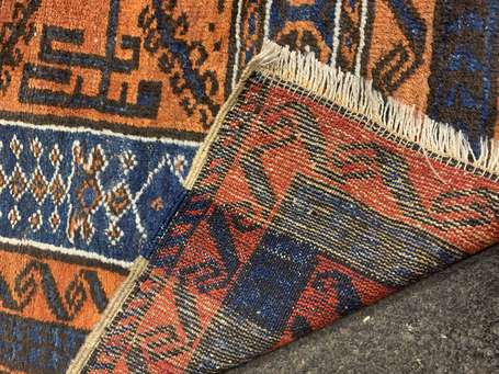 Tapis afghan (chaine, trame et velours en laine). 