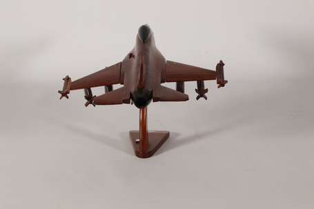 Maquette d'avion de chasse en bois verni façon 