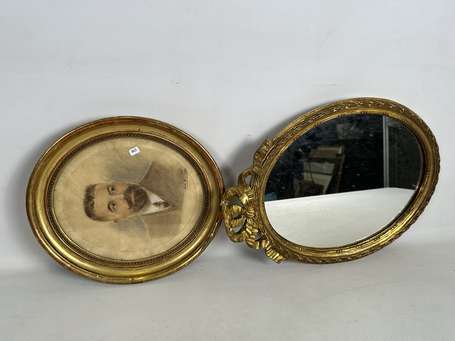 Miroir ovale de style Louis XVI. Joint portrait 