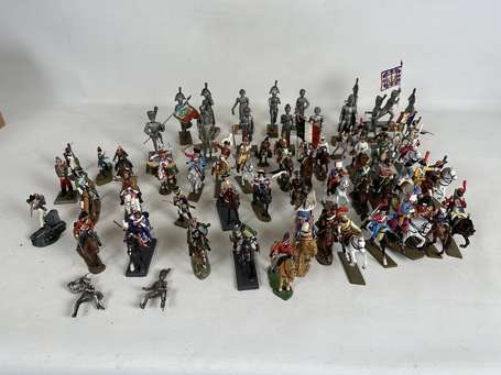 Lot de figurines dont Delprado Collection en 