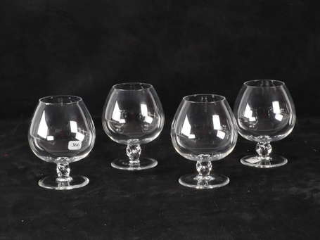 DAUM - Suite de quatre verres à cognac en cristal 