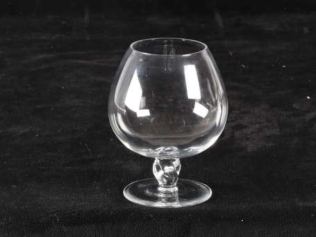 DAUM - Suite de quatre verres à cognac en cristal 