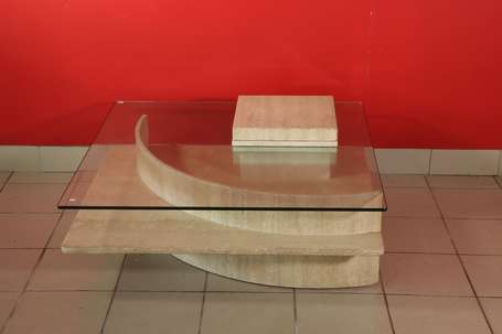 Table basse en travertin, le piètement de forme 