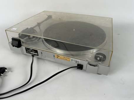 JVC  Platine disque modèle L-A10 (fonctionnant)