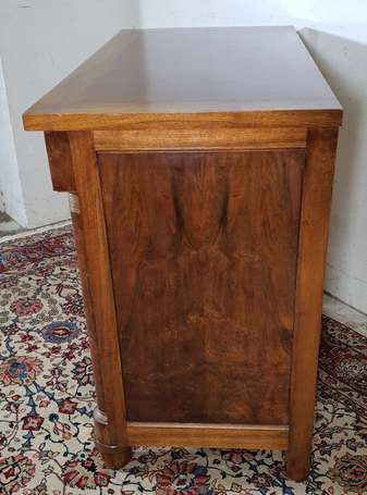 Commode en placage d'acajou ouvrant par quatre 