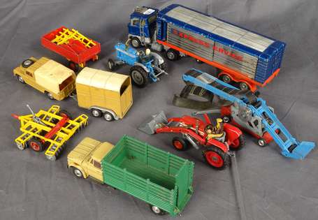 Corgi toys - Lot de véhicules dont agricoles 