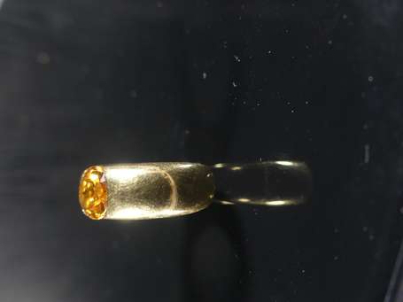 Bague jonc en or jaune 18K (750°/00) sertie d'une 