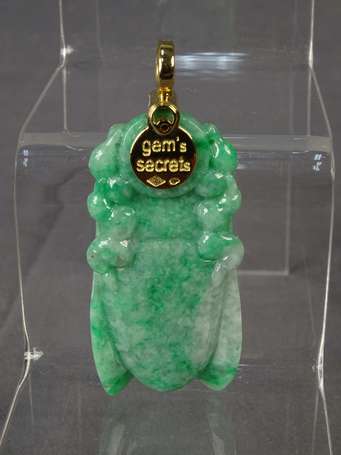 Pendentif Cigale en jade de Birmanie sculpté, la 