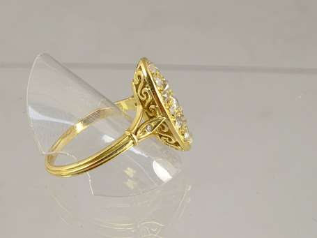 Bague en or jaune 18 K (750°/°°), la table 