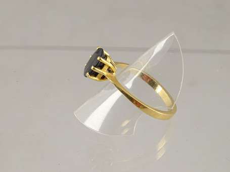 Bague en or jaune 18 K (750°/°°) montée d'un 