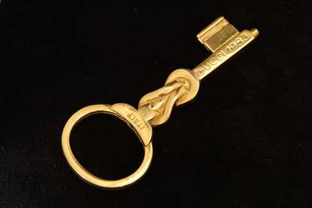 GUCCI - Porte-clefs en métal doré. H. 8,5 cm