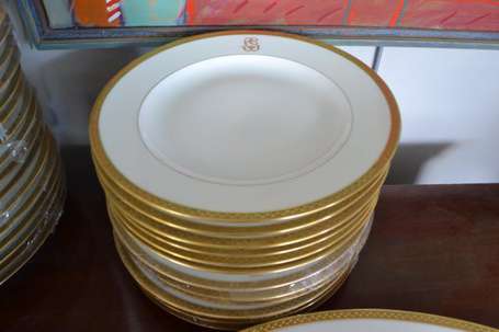 Service de table en porcelaine, l'aile soulignée 