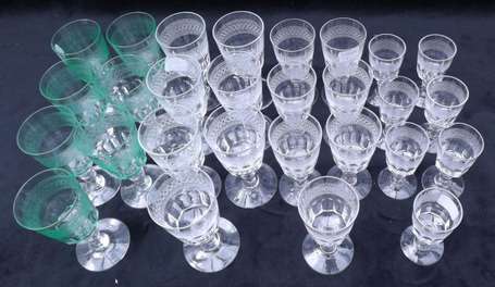 Lot de 28 verres en cristal du Val Saint Lambert  