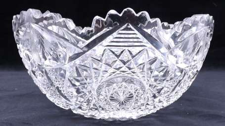 Coupe ronde en cristal taillé à motifs de rosaces 