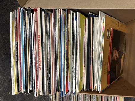 Lot de disques vinyles 45 Tours et 33 Tours.