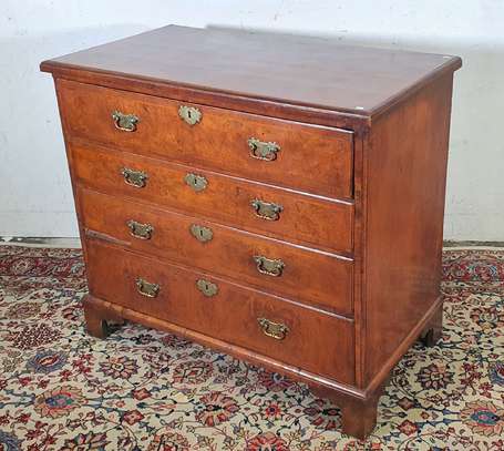 Commode bureau en placage de ronce de noyer et 