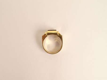 Bague chevalière en or jaune 18K (750°/00) P. 17,9