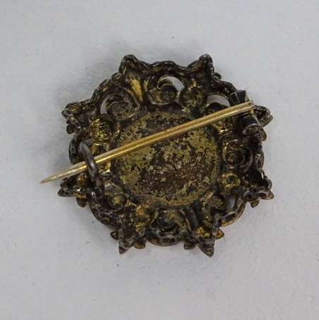 Petit broche fleur polylobée en or rose 18K 