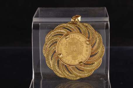 Médaille en or jaune 18K (750°/00), la couronne 