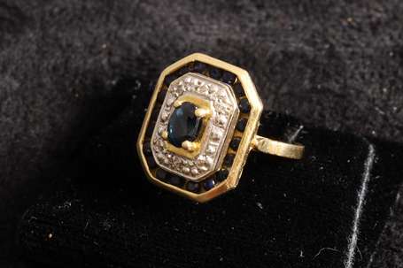 Bague en or jaune 18K (750°/00), la table 