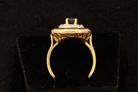 Bague en or jaune 18K (750°/00), la table 