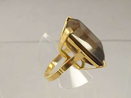 Bague en or jaune 18K (750°/00) sertie griffes 