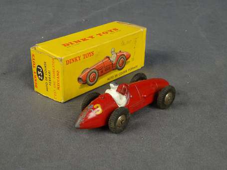 Dinky toys-Ferrari course, calandre cadrillée, 