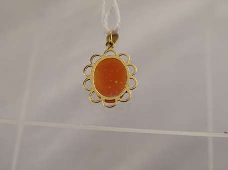 Pendentif en or jaune 18 K (750°/°°), monté d'un 