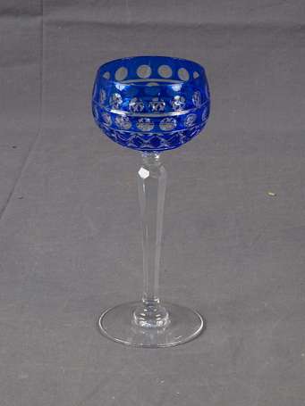 Cristallerie Lorraine huit verres Roemer en 