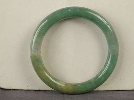 Bracelet jonc de jade D. intérieur 7 cm