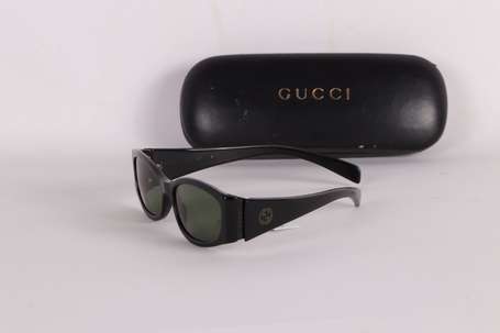 GUCCI - Paire de lunettes de soleil en plastique 