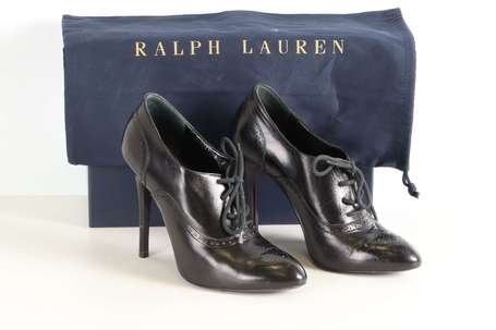 RALPH LAUREN - Paire de Richelieu en cuir noir. 