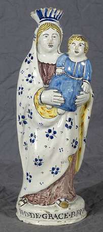 Vierge à l'enfant en faïence polychrome portant 