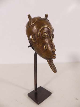 Intéressant petit masque trésor en bronze, 