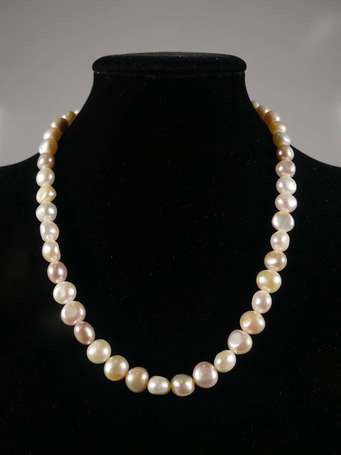 Collier de perles de culture, fermoir en or jaune 