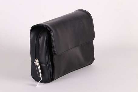 AZZARO Parfums - Pochette en simili noir. On joint