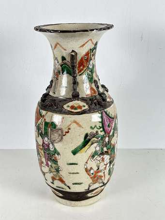 CHINE Nankin - Vase en grès porcelaineux, décor de