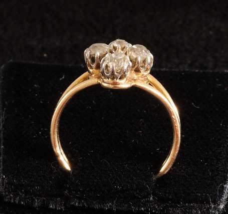 Bague en or jaune 18K (750 °/00) sertie griffes de