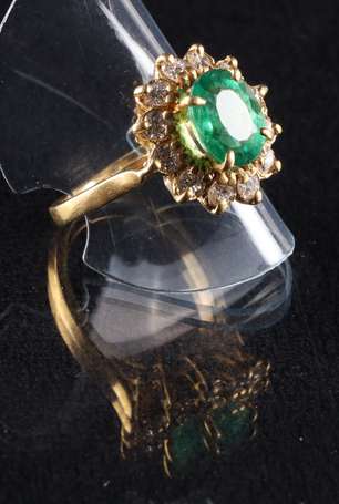 Bague marguerite en or jaune 18K (750°/00) sertie 