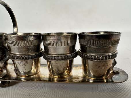 Suite de six verres gobelets en métal argenté sur 