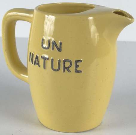 UN NATURE :  Pichet en faïence jaune. Fabrication 