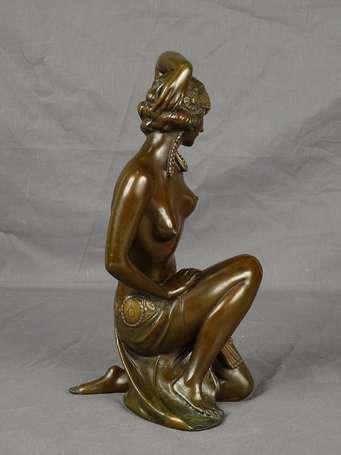 Danseuse orientale, sujet en bronze à patine brune