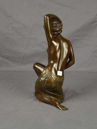 Danseuse orientale, sujet en bronze à patine brune