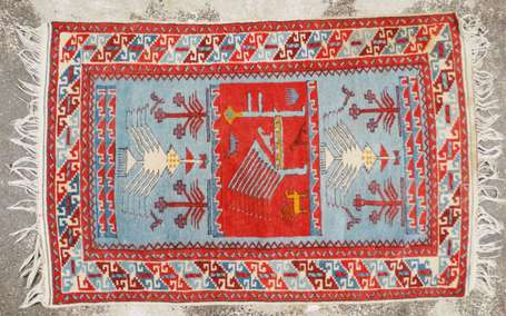 Tapis laine et coton, le champ rouge et bleu ciel,